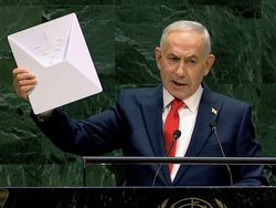 Kelakuan Aneh Netanyahu Pidato di PBB Sambil Bawa Starlink