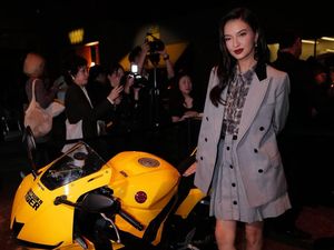 Gaya Kece Raline Shah Jadi Tamu Acara Fashion di Milan