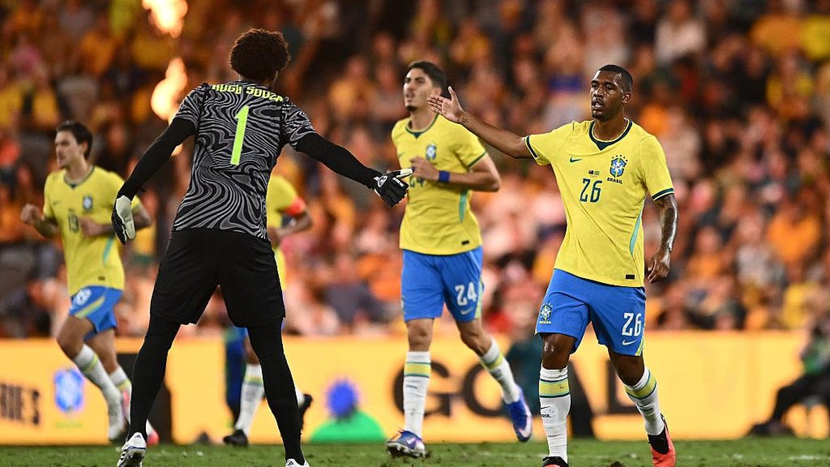 Rayan (26) saat merayakan golnya ke gawang Australia di pengujung laga. Foto: Getty Images/Albert Perez