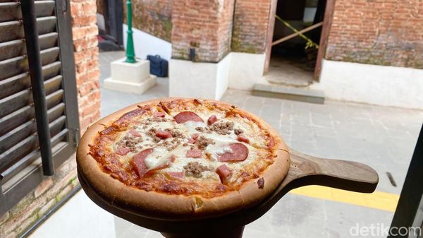 Spesial! Makan Pizza hingga Cordon Bleu di Benteng Abad ke-19