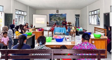 TEP Undip Ajak Warga Senggi Olah Sagu hingga Petatas Jadi Sajian Bergizi