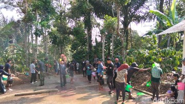 Serunya Petani Temanggung Gelar Perang Cendol Dawet untuk Minta Hujan