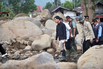 Wapres Gibran Tinjau Lokasi Banjir Bandang di Solok