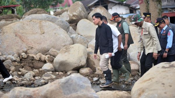 Wapres Gibran Tinjau Lokasi Banjir Bandang di Solok
