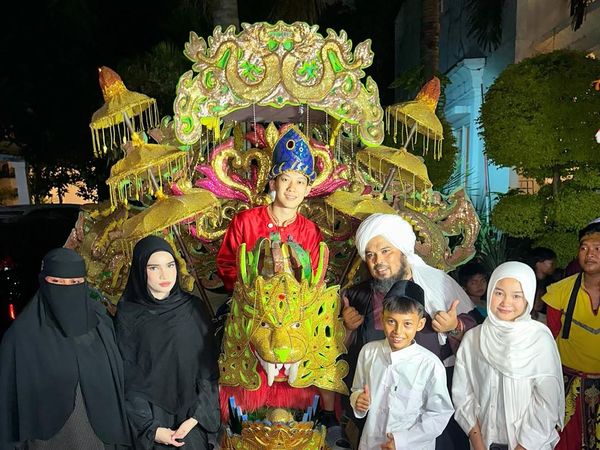 Willie Salim Diarak Keliling Usai Khitan pada Usia 24 Tahun