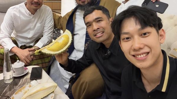 Willie Salim Suka Kulineran Bareng Ustadz Derry hingga Berbagi Makanan