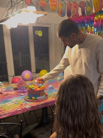 Daddy's Little Girl, Zayn Malik Rayakan Ultah Ke-6 Khai di Taman Hiburan