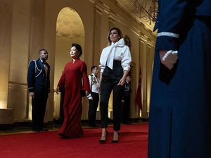 Foto: Melania Trump Dobrak Tradisi, Peng Liyuan Tampil Klasik di State Dinner