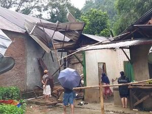 Horor Hujan-Angin Kencang di Mamasa Rusak Rumah-Sekolah Saat Kemarau