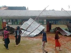 72 Siswa MTs di Mamasa Belajar di Tenda Imbas Sekolah Rusak