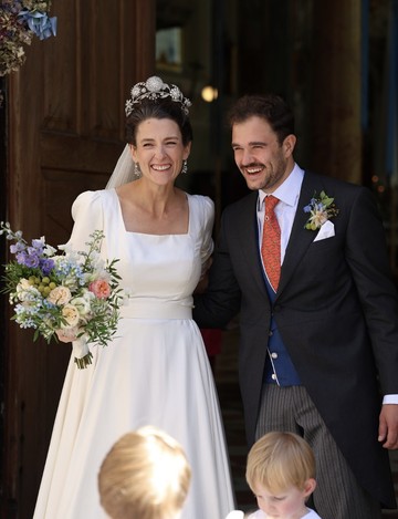 Bangswan Austria Nikah di Kastil, Pakai Tiara dari Abad 19 Bernilai Rp 19 M