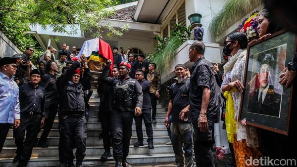 Guruh Soekarnoputra Berpulang, Jenazah Diantar ke Karet Bivak