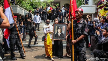 Kanang PDIP Jatim Kenang Mendiang Guruh Soekarnoputra: Kami Kehilangan