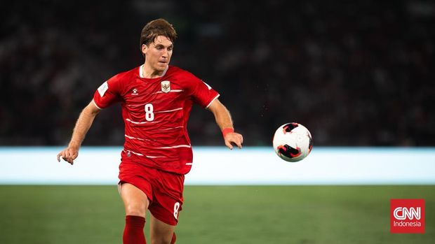 Luke Vickery beraksi saat Indonesia menghadapi Singapura dalam laga FIFA ASEAN Cup 2026 di SUGBK, Jumat (25/9). (CNN Indonesia/Adi Ibrahim)