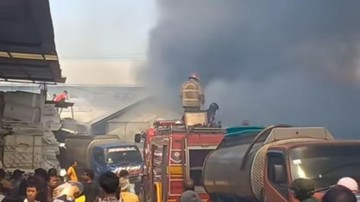 Dua Orang Terluka Akibat Kebakaran Pasar Kepulungan Pasuruan