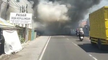 Ludes! Kebakaran Pasar Kepulungan Pasuruan Hanguskan 300 Kios dan Lapak