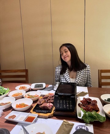 Keseruan Adhisty Zara, Ibu Baru yang Doyan Korean BBQ hingga Hot Pot