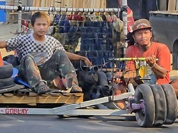 Seliter Bensin Sejuta Kawan, Kisah Omen-Vespa Gembel Membelah Palabuhanratu