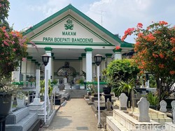 Menjaga Warisan Sejarah di Makam Dalem Karang Anya