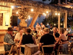 Mangsi Jungle Beach, Kafe Tropis di Karangasem dengan View Laut Lepas