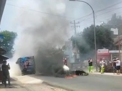 Motor-Mobil Tabrakan dan Terbakar di Dekat SPBU Kedungpucang Purworejo