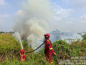 Lahan Terbakar Mengarah ke Tol dan Permukiman di Ogan Ilir, Kini Sudah Padam