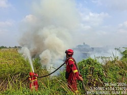 Lahan Terbakar Mengarah ke Tol dan Permukiman di Ogan Ilir, Kini Sudah Padam