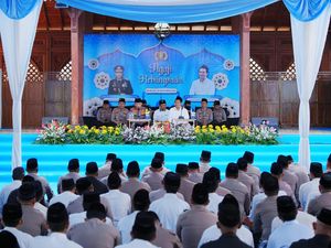 42 Ribu Santri dan Jajaran Polri Ikuti Kajian Gus Baha, Gaungkan Kebangsaan