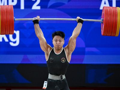 Raih Emas Asian Games, Lifter Rahmat Erwin Pecahkan Rekor Dunia