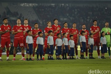 El Loco Nyanyi Indonesia Raya: Dulu di Lapangan, Kini di Depan TV