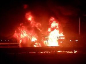Truk Muatan Semen Terbakar di Tol Boyolali
