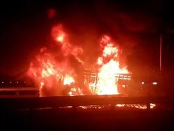 Truk Muatan Semen Terbakar di Tol Boyolali