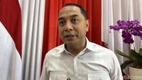 Kata Walkot Surabaya Eri Soal Ambulans Bawa Jenazah Dihalangi Satpol PP