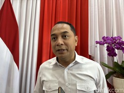 Kata Walkot Surabaya Eri Soal Ambulans Bawa Jenazah Dihalangi Satpol PP