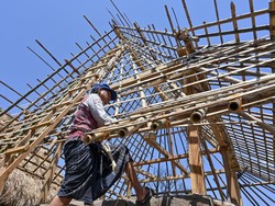 Desa Adat Sade Mulai Dibangun Kembali, 40 Rumah Sudah Rampung
