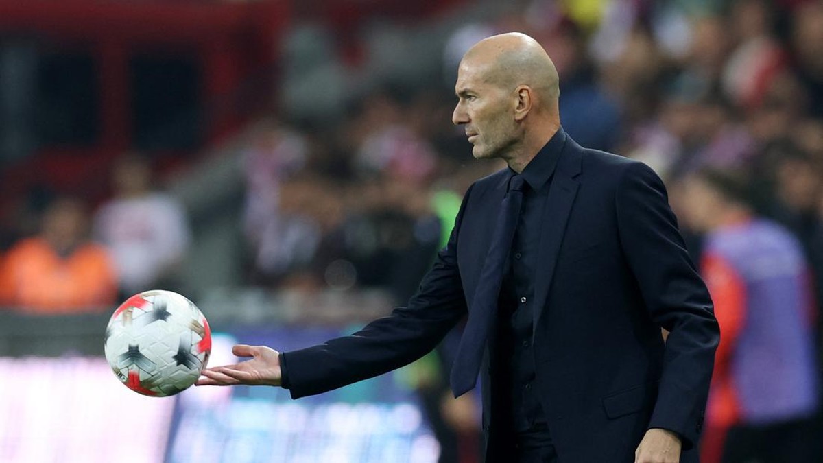 Pelatih Prancis Zinedine Zidane merasa timnya pantas mengalahkan Turki. (REUTERS/Murad Sezer)