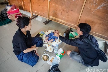 Warga Korban Kebakaran Kampung Muka Mengungsi, Bayi hingga Lansia di Posko
