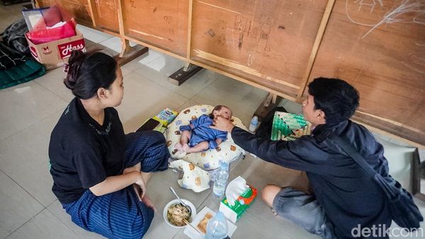 Warga Korban Kebakaran Kampung Muka Mengungsi, Bayi hingga Lansia di Posko
