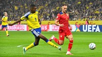 Isak Dipulangkan ke Liverpool karena Cedera saat Bela Swedia