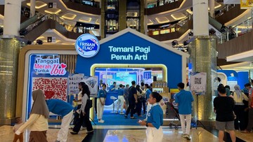 Alunan Angklung dan Tawa Keluarga Meriahkan #TanggalMerahUntukIbu
