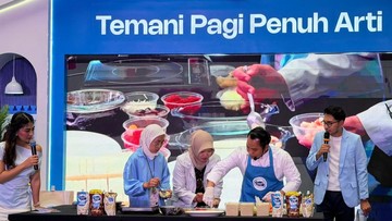 Ibu-ibu Antusias Praktik Masak Sarapan Sehat di #TanggalMerahUntukIbu