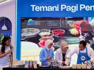 Ibu-ibu Antusias Praktik Masak Sarapan Sehat di #TanggalMerahUntukIbu