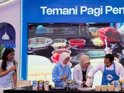 Ibu-ibu Antusias Praktik Masak Sarapan Sehat di #TanggalMerahUntukIbu