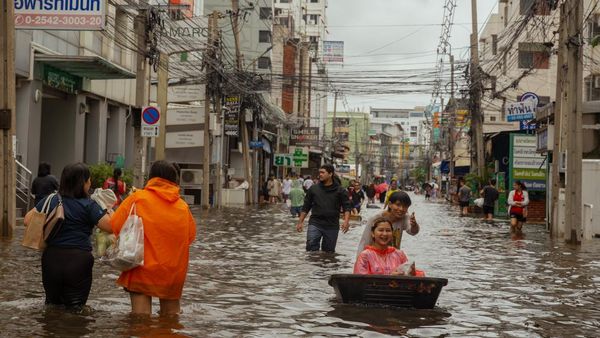 Hujan Deras Picu Banjir Parah di Bangkok