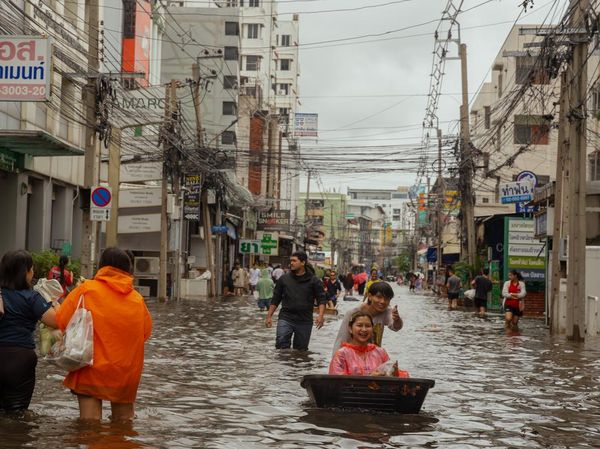 Hujan Deras Picu Banjir Parah di Bangkok
