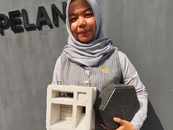 Kisah KDMP Cipelang Sulap Sampah Plastik Jadi Paving Block