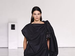 Kendall Jenner Tutup Show Bottega Veneta, Jacob Elordi Nonton di Front Row