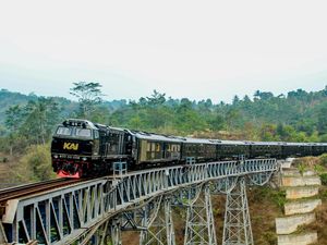 Fotografi Kereta Api: Hobi Berdarah-darah Irham hingga ke Garut