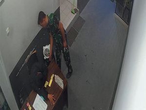 Viral Pria Berseragam TNI Curi HP Karyawan SPBU yang Tertidur