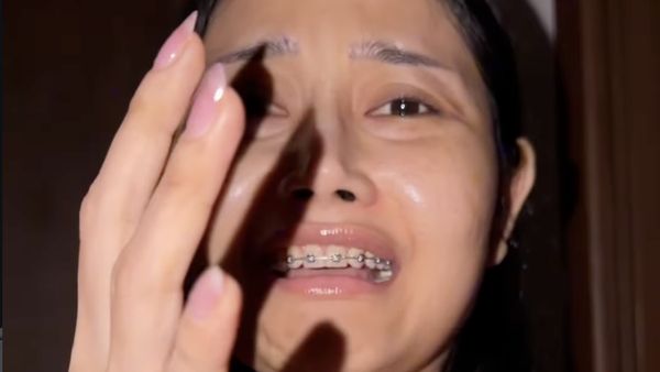 Riyuka Bunga Gemetar Tiba-tiba Ada Yang Usaha Buka Pintu Kamar Pagi Buta